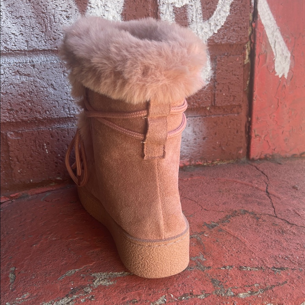 Women's Pink Fur-Lined Boots - Picture 4 of 7